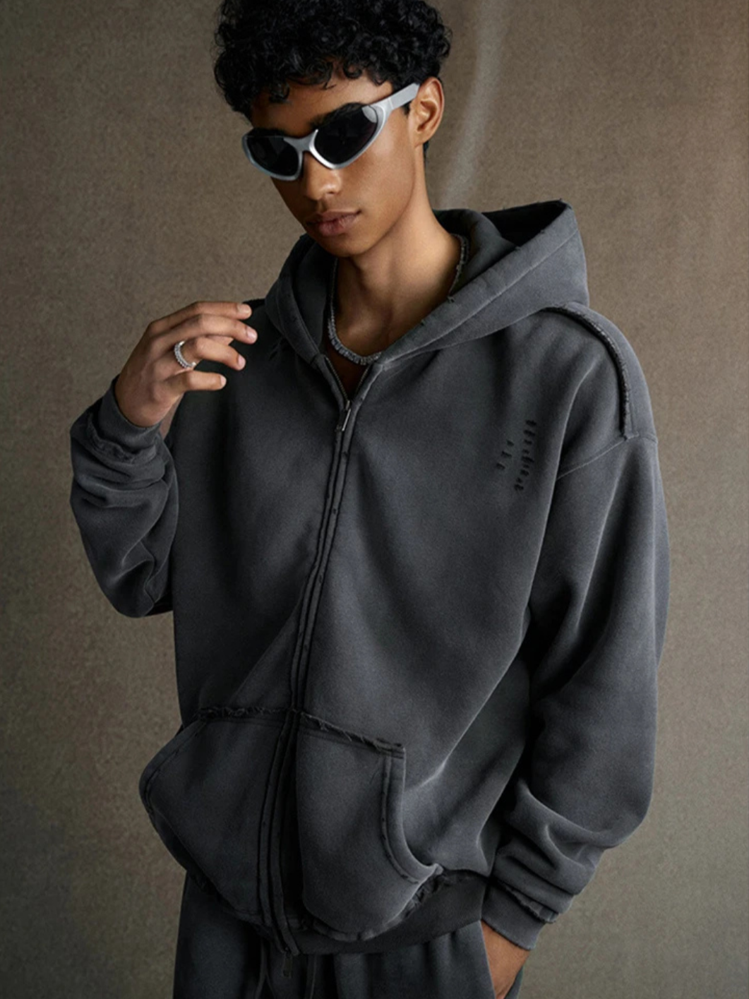 Anomaly - Essential distressed zipper